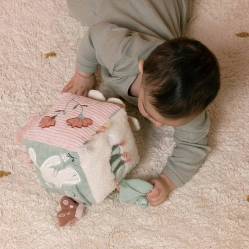 Activity cube Flowers & Butterflies