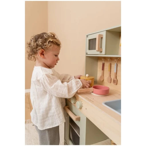 Toy kitchen