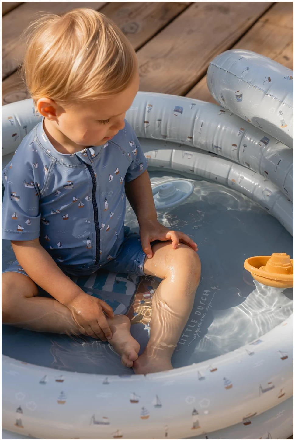 Sailors Bay inflatable pool