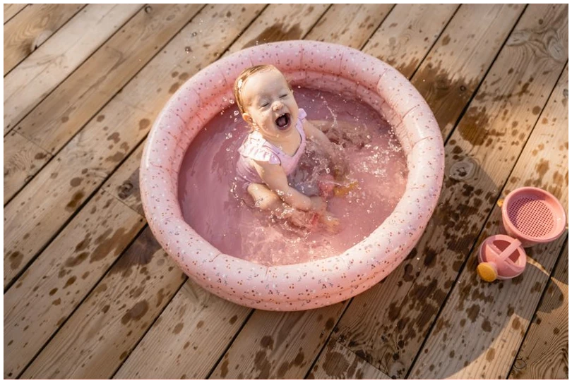 Little Pink Flowers inflatable pool