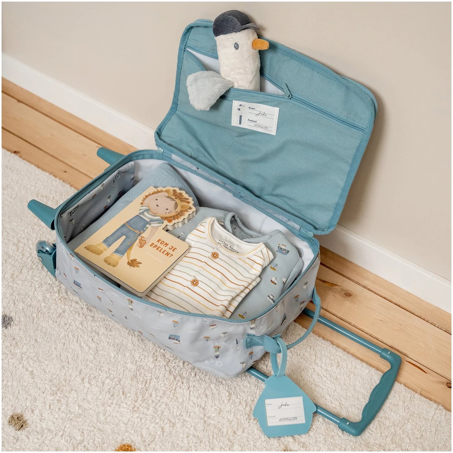 Suitcase Sailors Bay