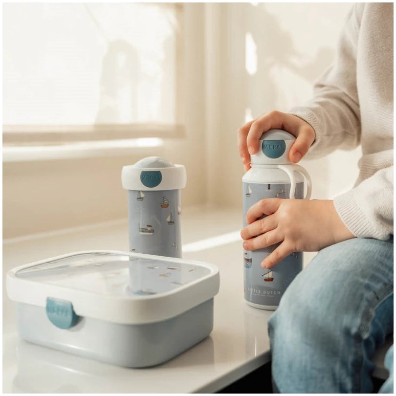 Lunchbox Sailors Bay