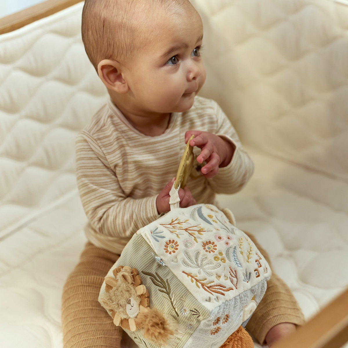 Safari Friends soft activity cube