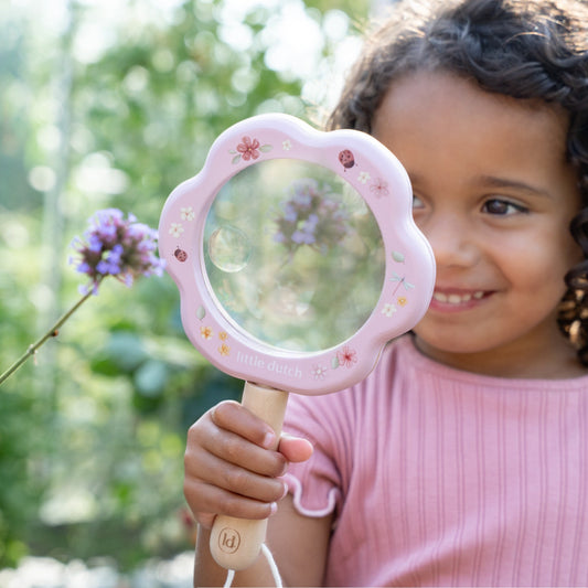 Wooden magnifying glass pink
