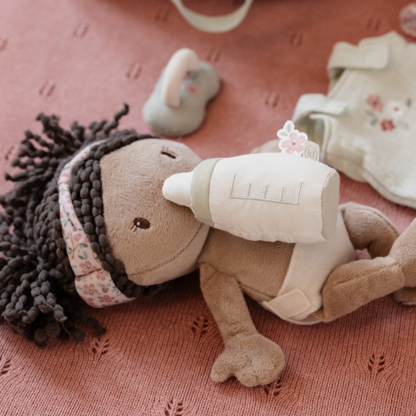 Baby doll in basket Evi 30 cm