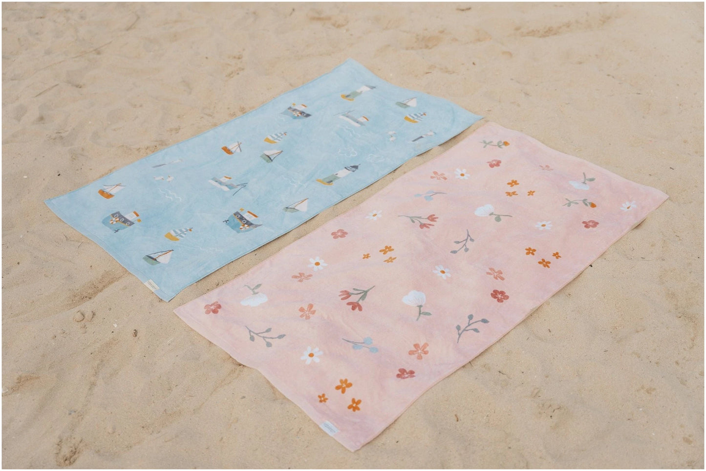 Beach towel Little Pink Flowers