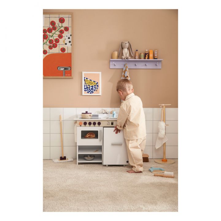 Play kitchen with dishwasher