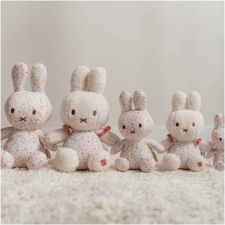 Miffy hug all -over print 20 cm