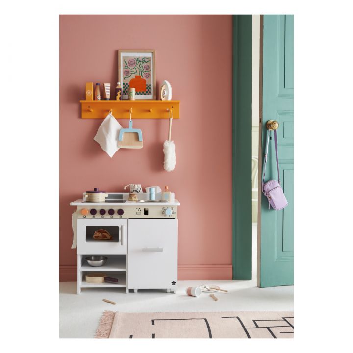 Play kitchen with dishwasher