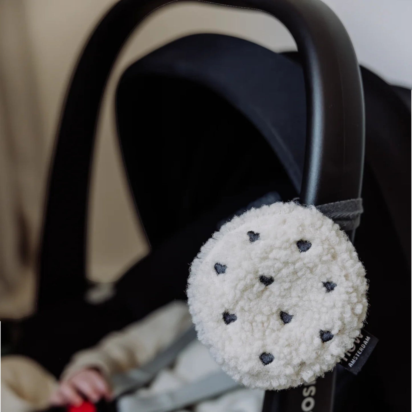 Billy fabric toy with white sounds for stroller (hearts)