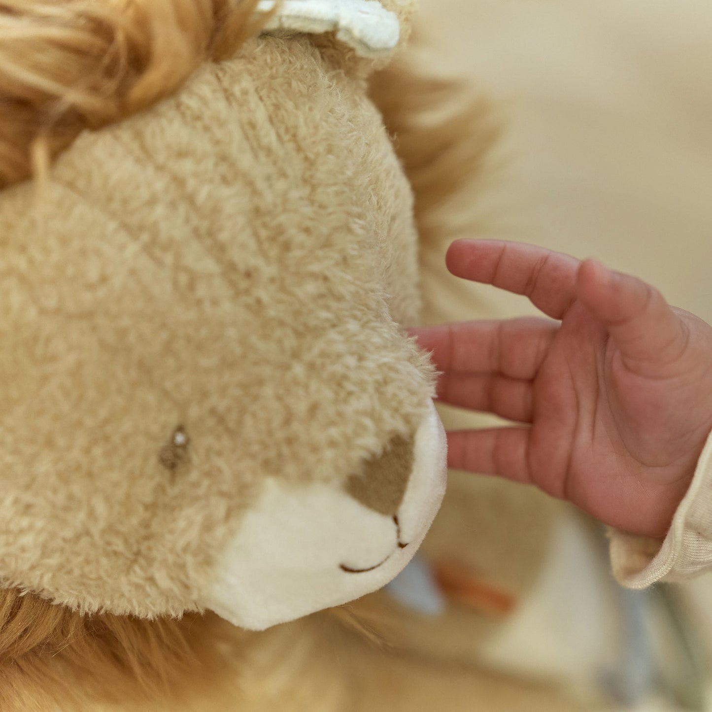Activity cuddly toy Lion