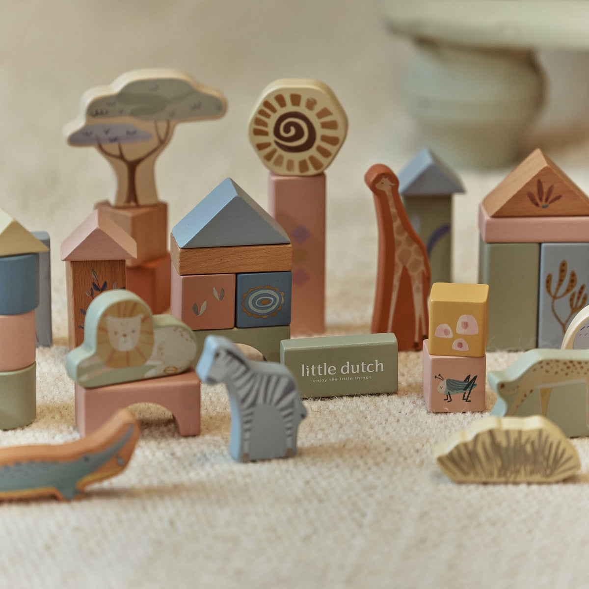 Safari Friends wooden building blocks set