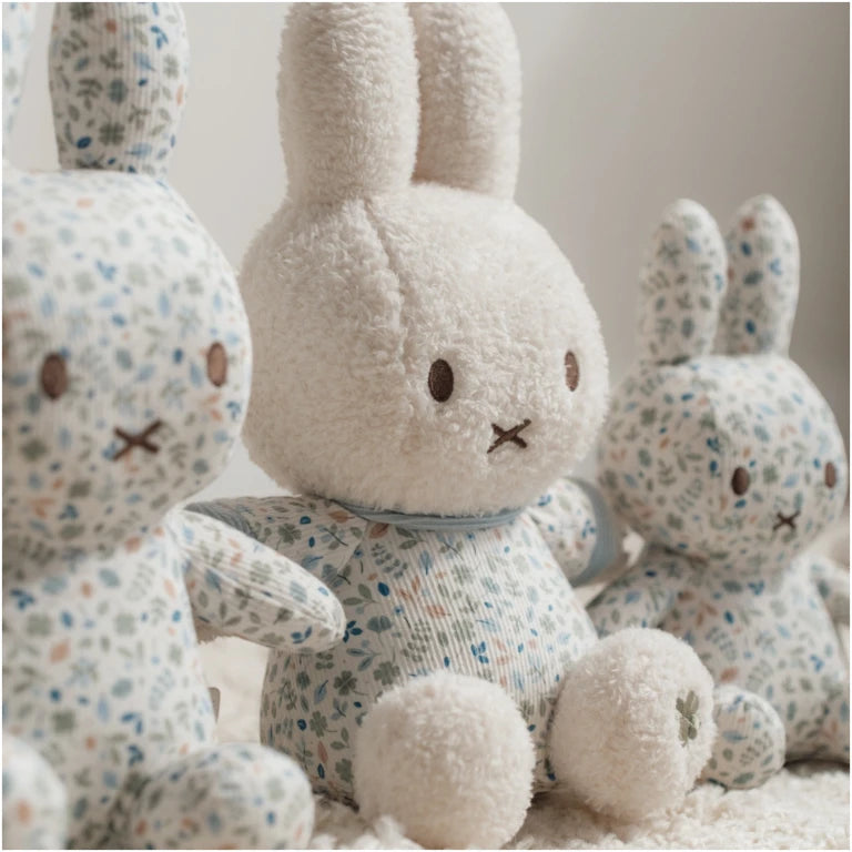 Miffy hug 20 cm Lucky Leaves