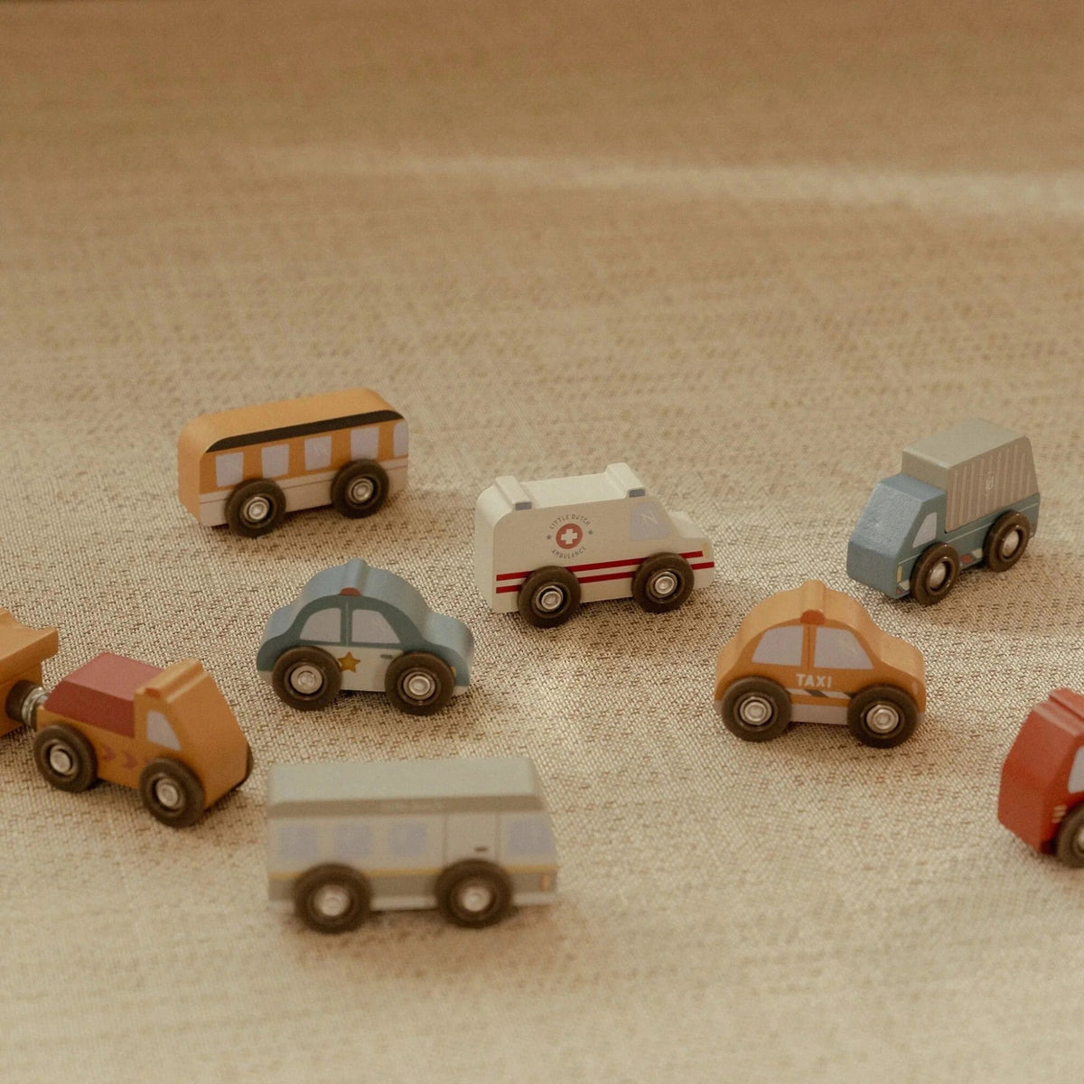 Wooden toy vehicle set