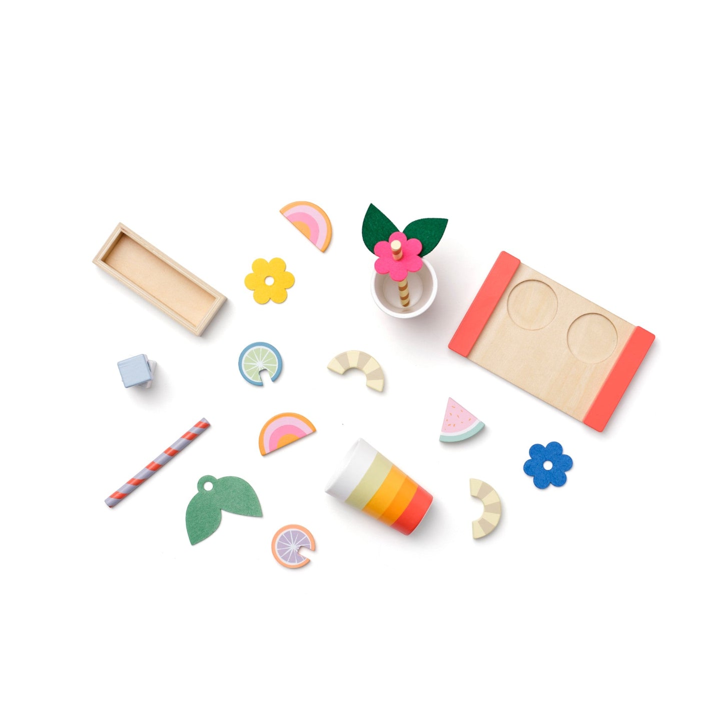 Wooden play set with fruit drinks