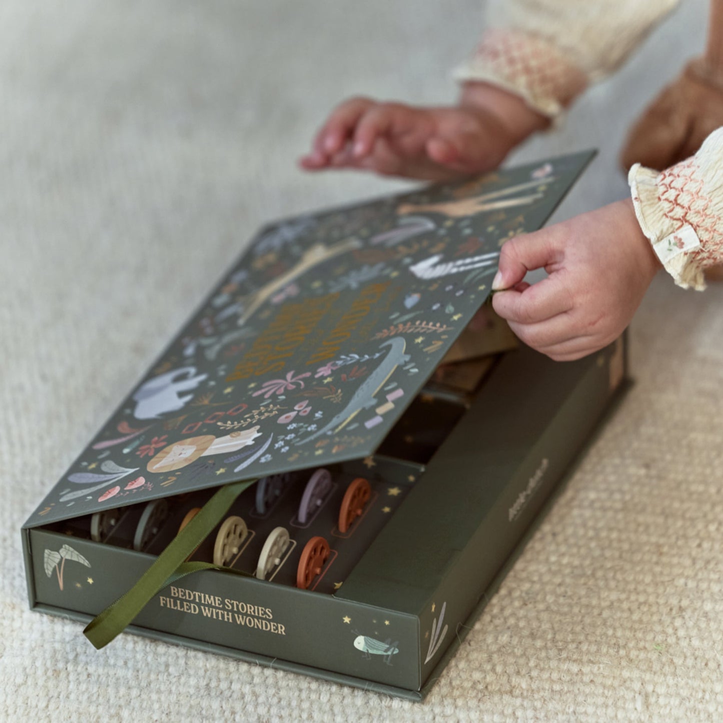 Stories Projector flashlight Safari friends