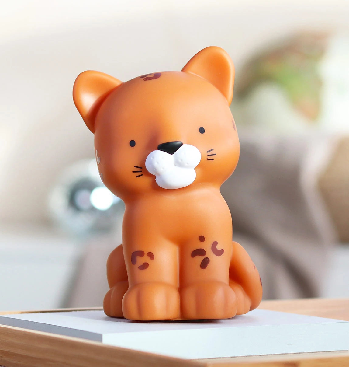 Little light: Leopard