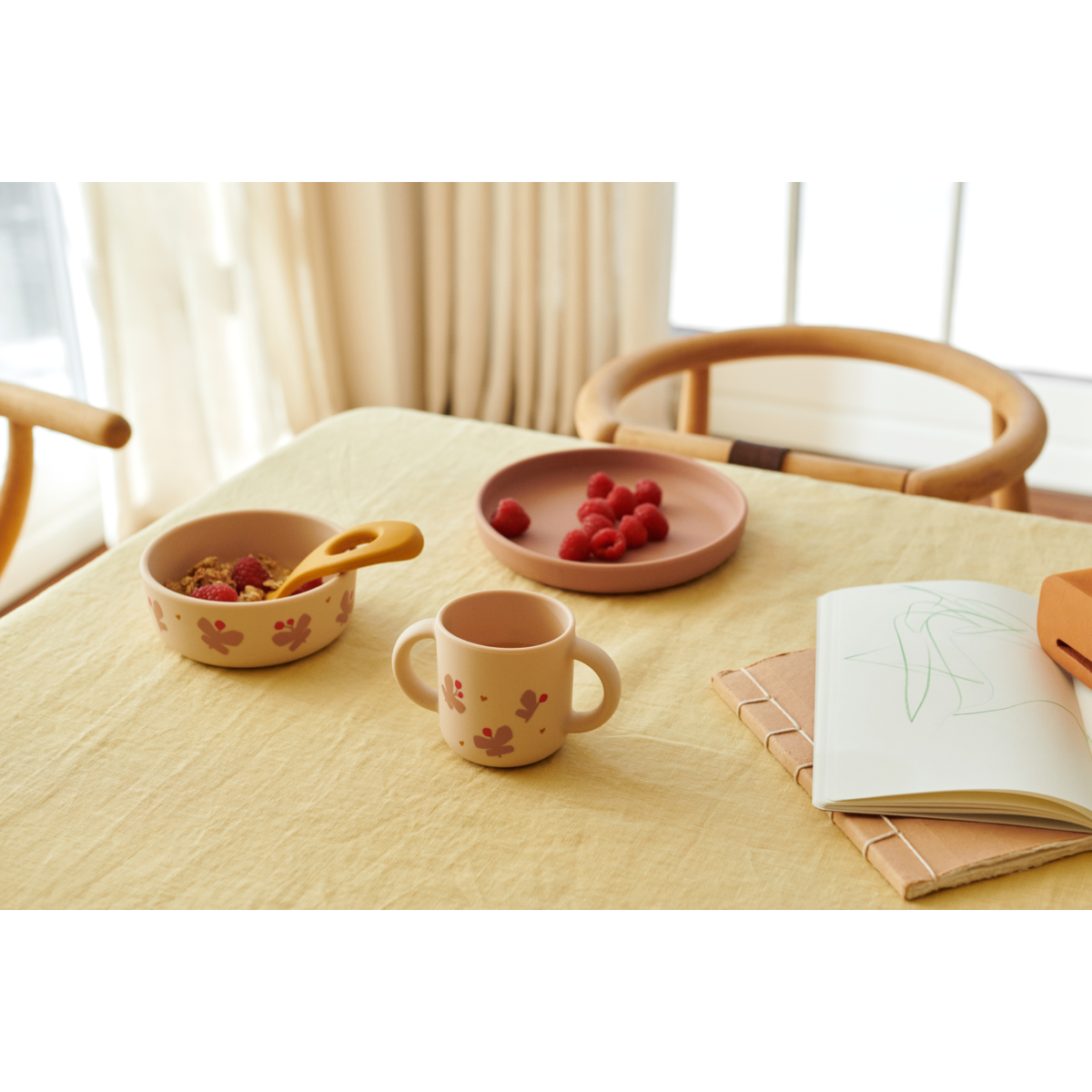 Vivi Tableware set Butterfly/Apple Blossom