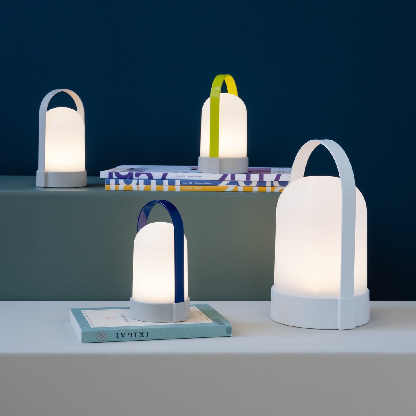 URI portable table lamp