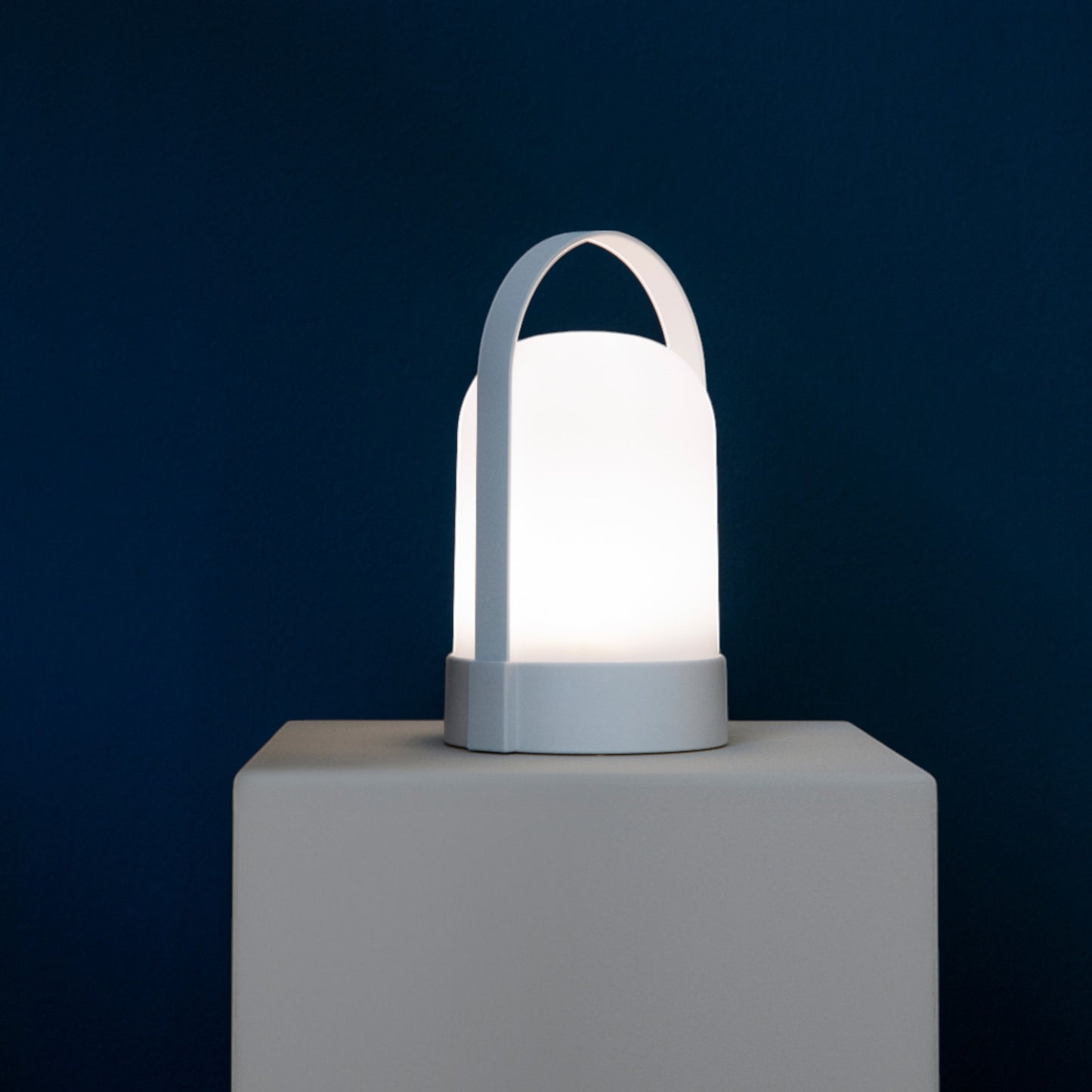 URI portable table lamp